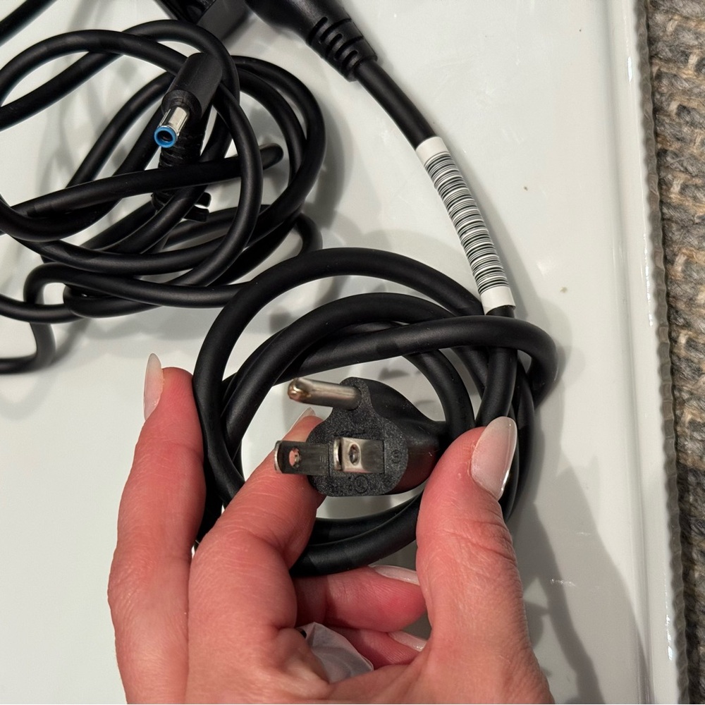 HP 65W Slim Black Charger For Laptop - Picture 4 of 4